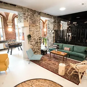  Hostel Hi